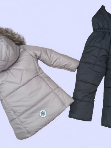 Зимен комплект/грейка/ за момиче в светло сив цвят. Зимен комплект/грейка/ за момиче в светло сив цвят.