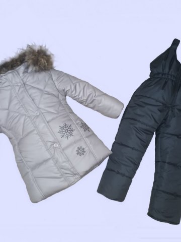 Зимен комплект/грейка/ за момиче в светло сив цвят. Зимен комплект/грейка/ за момиче в светло сив цвят.